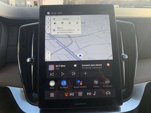 Used 2025 Volvo XC90 B6 Plus image 24