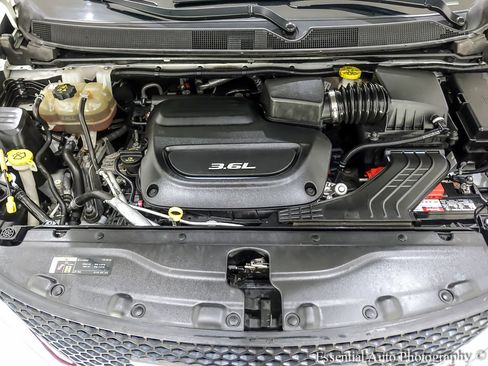 Used 2018 Chrysler Pacifica Limited image 37