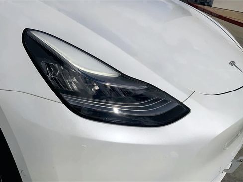 Used 2021 Tesla Model Y Long Range image 26
