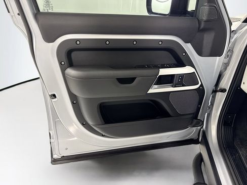 Certified 2023 Land Rover Defender 110 SE AWD/4WD image 24