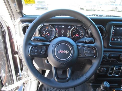 Used 2022 Jeep Wrangler Unlimited Sport image 17