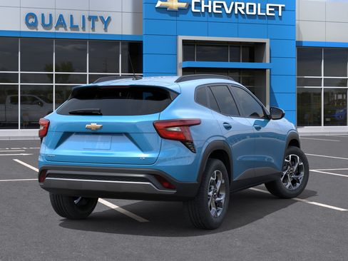 New 2026 Chevrolet Trax LT w/ Driver Confidence Package FWD image 4