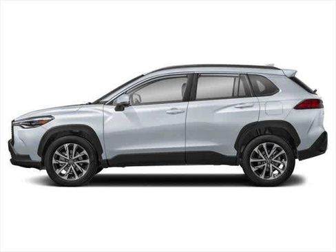 Used 2025 Toyota Corolla Cross XLE FWD image 3