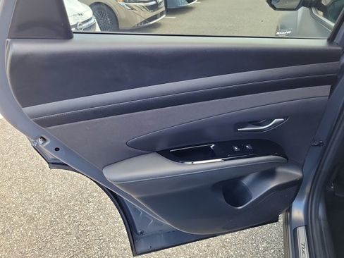 Used 2025 Hyundai Tucson Limited FWD image 14