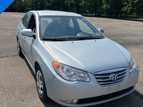 Used 2010 Hyundai Elantra GLS FWD image 4
