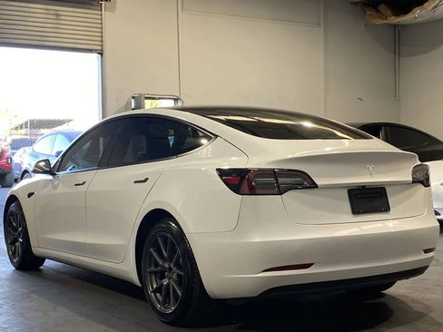 Used 2023 Tesla Model 3 Standard Range image 2