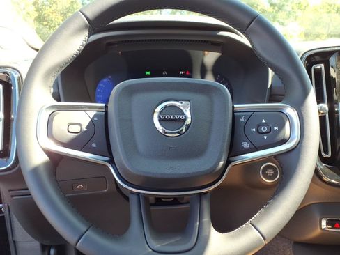 New 2026 Volvo XC40 B5 Plus w/ Protection Package Premier AWD/4WD image 23