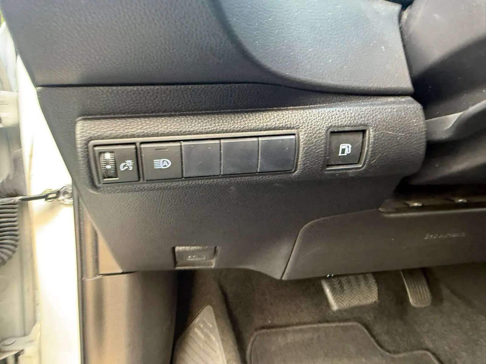 Used 2021 Toyota Corolla LE FWD image 16
