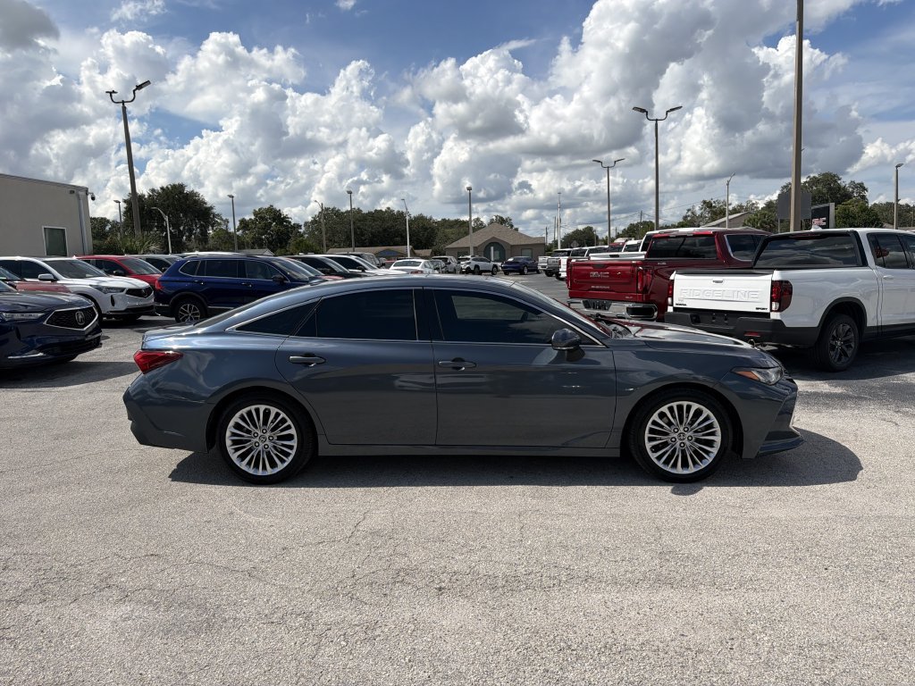 Used 2019 Toyota Avalon Limited FWD image 2