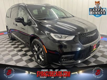 Used 2025 Chrysler Pacifica Limited