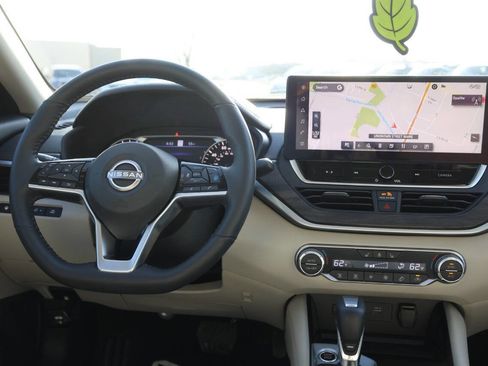 Used 2024 Nissan Altima 2.5 SL AWD/4WD image 23