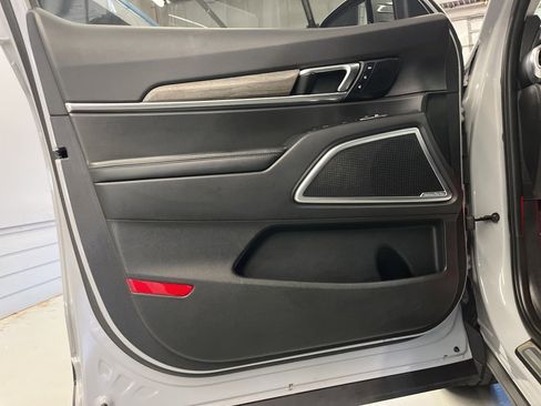 Used 2022 Kia Telluride SX w/ SX Prestige Package image 9