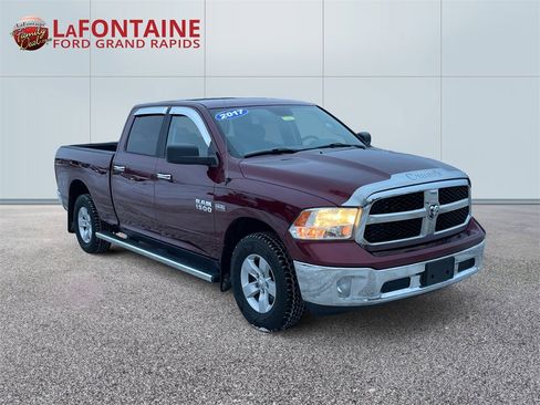 Used 2017 RAM 1500 Classic SLT image 3