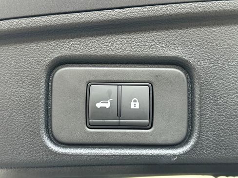 Used 2024 Nissan Pathfinder Platinum image 35