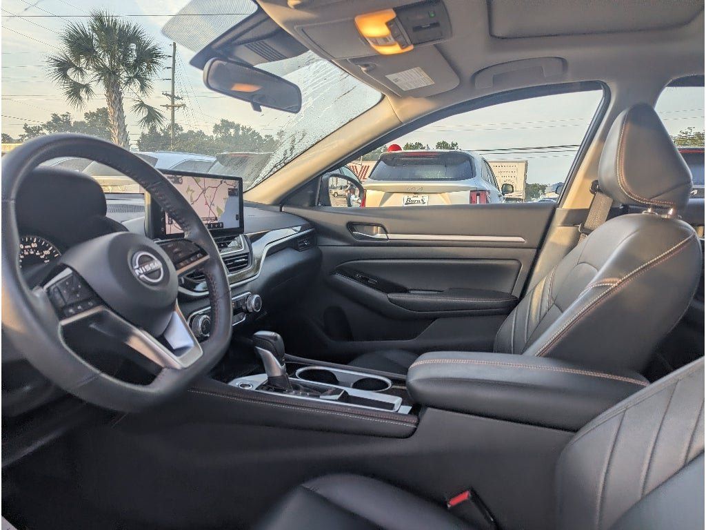Used 2024 Nissan Altima 2.5 SR w/ SR Premium Package FWD image 11