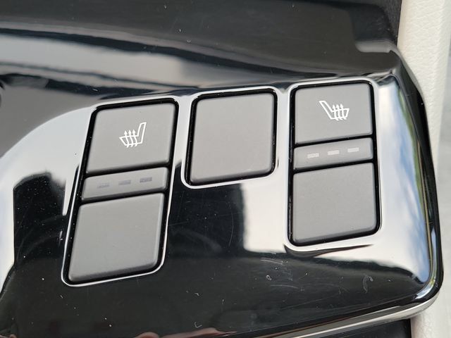 Used 2025 Kia Sportage EX FWD image 26