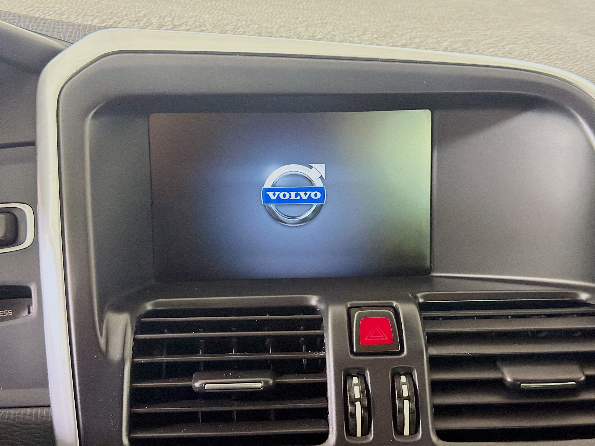 Used 2015 Volvo XC60 T6 R-Design Premier Plus AWD/4WD image 19