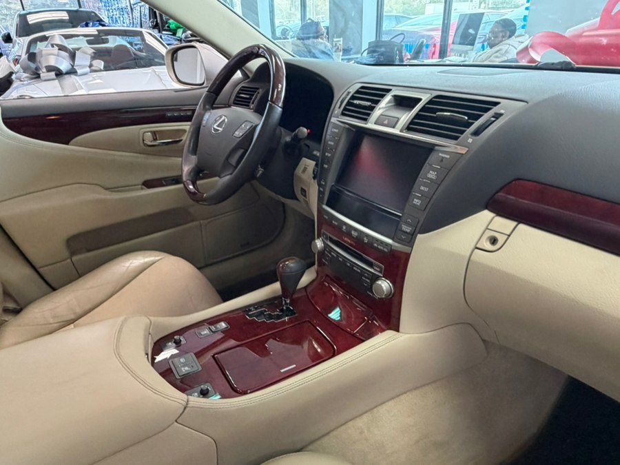 Used 2011 Lexus LS 460 w/ Comfort Pkg RWD image 42