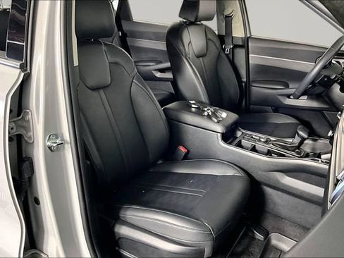 Certified 2025 Kia Sorento S w/ Panoramic Sunroof Package FWD image 29