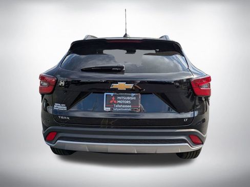 Used 2025 Chevrolet Trax LT w/ LT Convenience Package FWD image 5