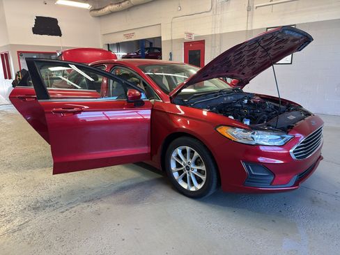 Used 2020 Ford Fusion SE FWD image 7