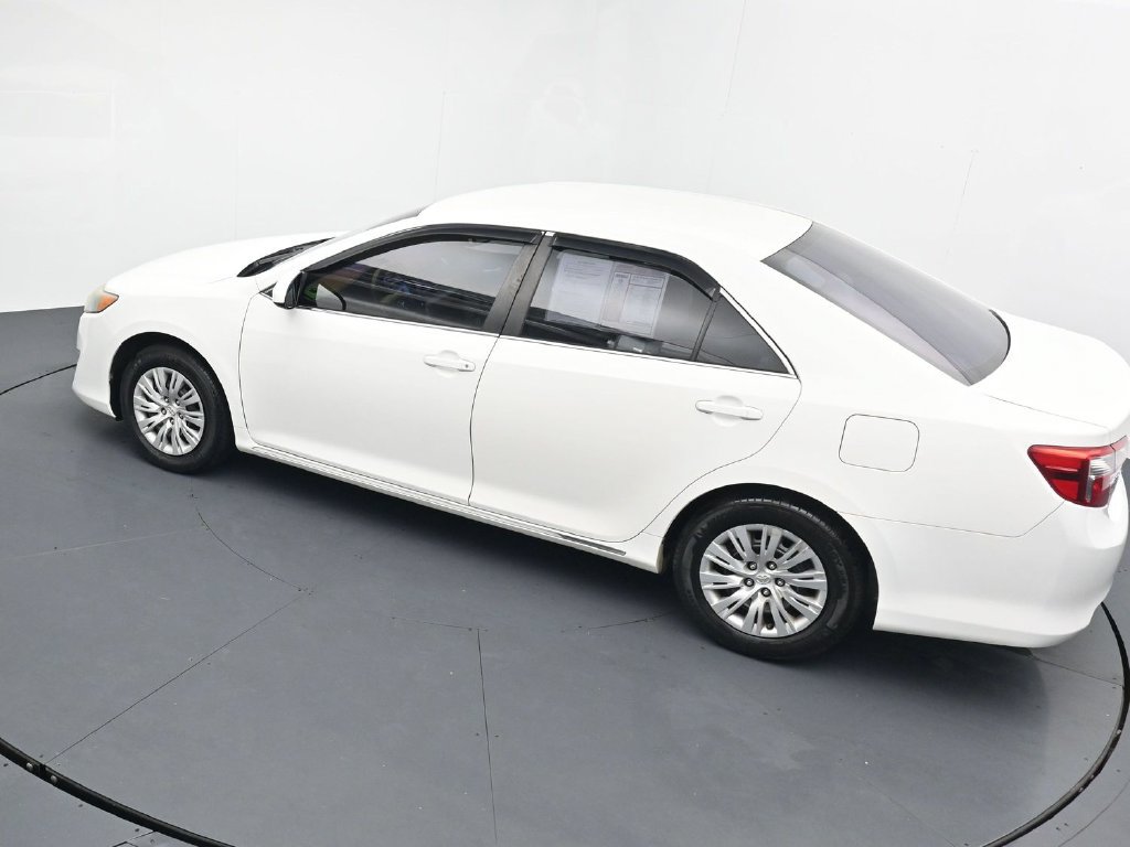 Used 2014 Toyota Camry LE FWD image 31