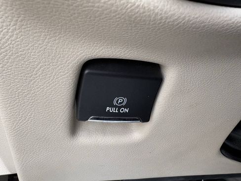 Used 2017 Lincoln MKZ Select w/ Select Plus Package AWD/4WD image 16