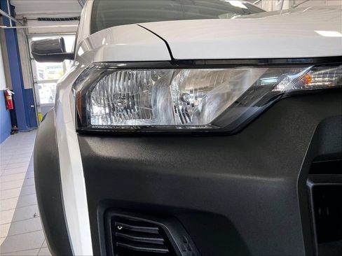 Used 2025 Chevrolet Colorado Trail Boss AWD/4WD image 33