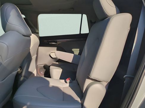 New 2026 Toyota Highlander Limited image 13