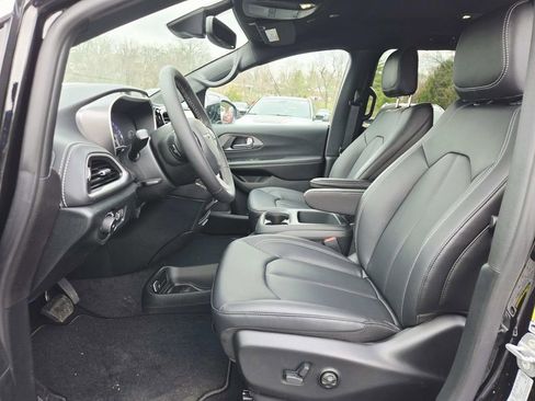 New 2026 Chrysler Pacifica Select image 11