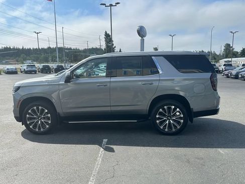 Used 2025 Chevrolet Tahoe High Country AWD/4WD image 5