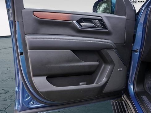 Used 2025 GMC Yukon XL Denali w/ Denali Reserve Package image 26