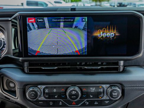 Used 2025 Jeep Wrangler Unlimited Rubicon image 25