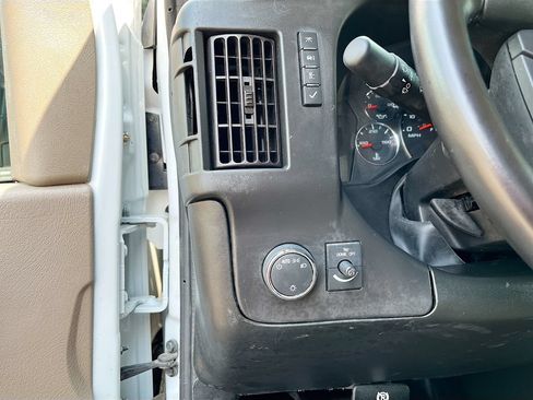 Used 2023 GMC Savana 3500 Extended w/ Driver Convenience Package RWD image 10