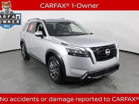 Certified 2025 Nissan Pathfinder SV FWD image 5