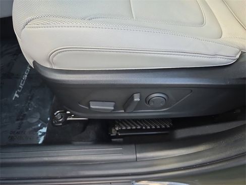 Used 2025 Hyundai Tucson Limited image 19