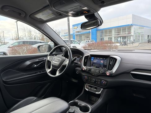 Used 2023 GMC Terrain SLT image 16