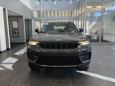 New 2025 Jeep Grand Cherokee Laredo X w/ Luxury Tech Group I RWD image 3