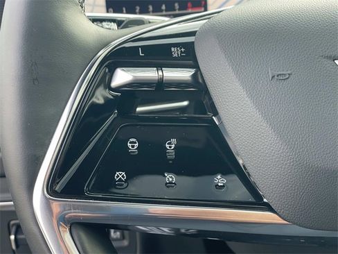 Used 2025 Cadillac Escalade ESV Premium Luxury image 8