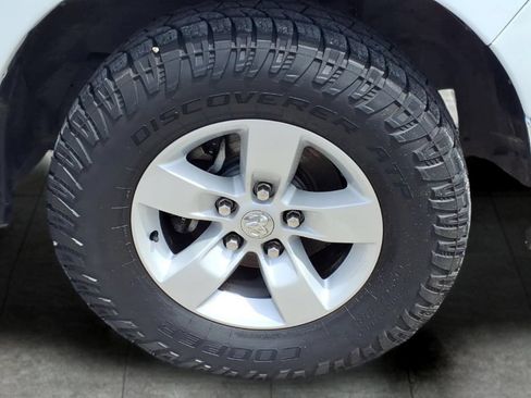 Used 2017 RAM 1500 Classic SLT RWD image 9