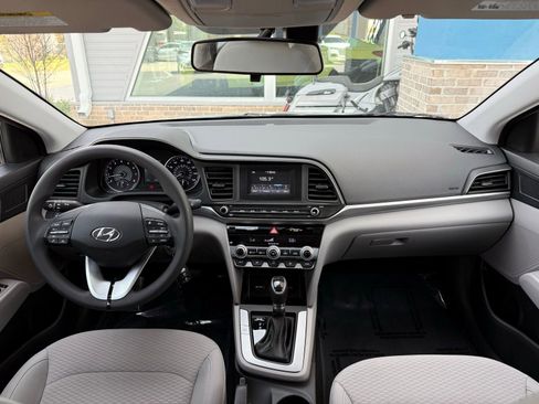 Used 2020 Hyundai Elantra SE image 25