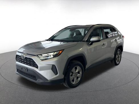 Used 2025 Toyota RAV4 XLE w/ Convenience Package image 7