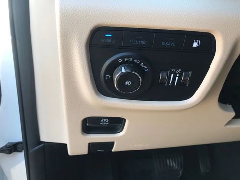 Used 2023 Jeep Grand Cherokee Sport Utility 4D image 15