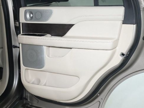 Used 2019 Lincoln Navigator Reserve AWD/4WD image 32