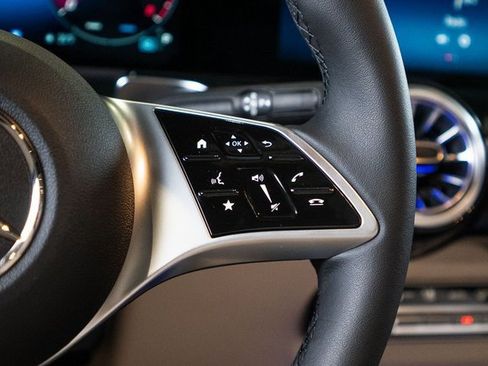 New 2026 Mercedes-Benz GLB 250 4MATIC image 27