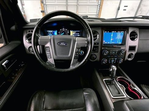 Used 2017 Ford Expedition Platinum AWD/4WD image 5