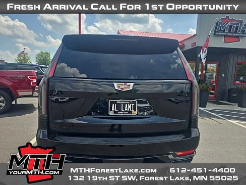 Used 2021 Cadillac Escalade Sport w/ LPO, Illumination Package AWD/4WD image 5