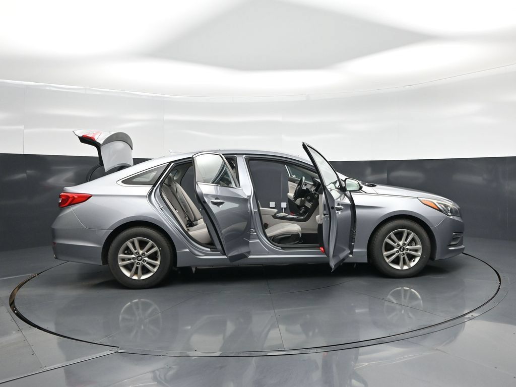 Used 2015 Hyundai Sonata SE w/ Option Group 09 FWD image 4