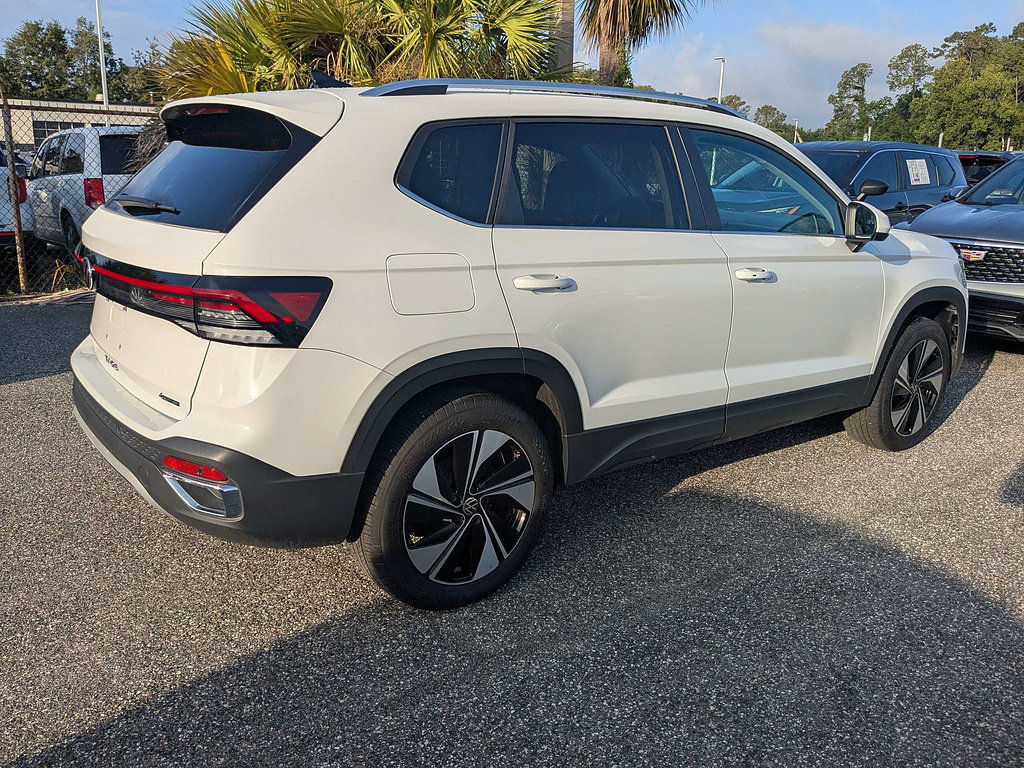 Used 2025 Volkswagen Taos SE AWD/4WD image 4