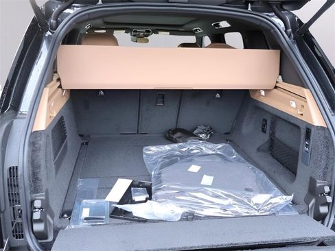 New 2026 Land Rover Range Rover SE image 15